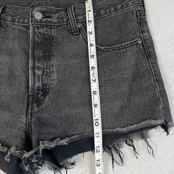 Levi’s Cut Off Denim Shorts Button Fly Shorty Size 32 Plus Size Faded Black - Picture 4 of 9